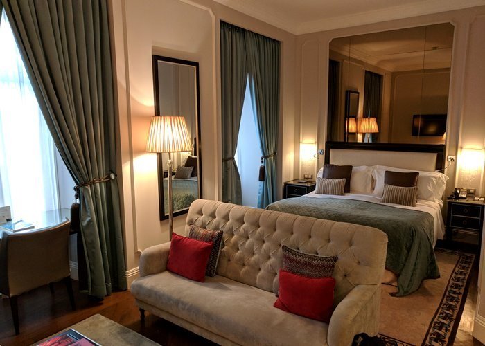 Suite bedroom