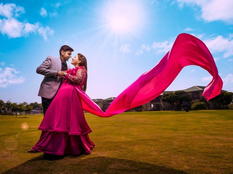 How early should you book a lagan-season date in Samastipur?
